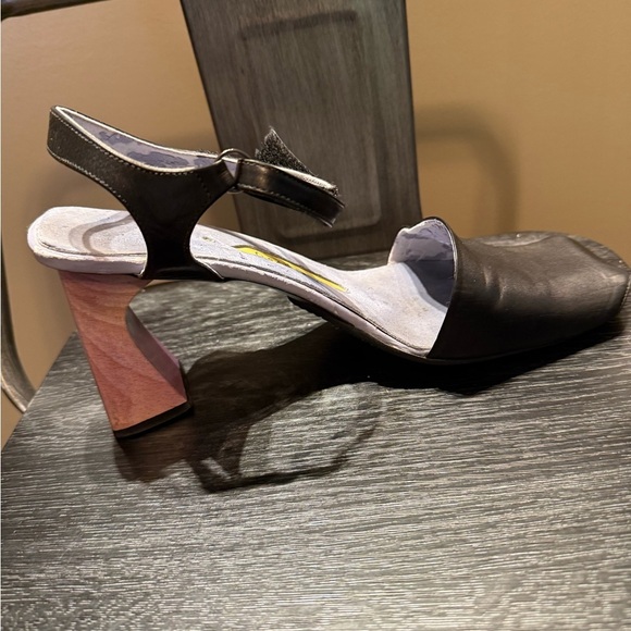 Lisa Nading Elegant Black Leather Heels with Ankle Strap - Picture 5 of 16